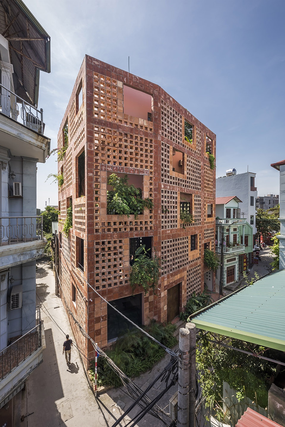 bat trang house vietnam by vtn architects