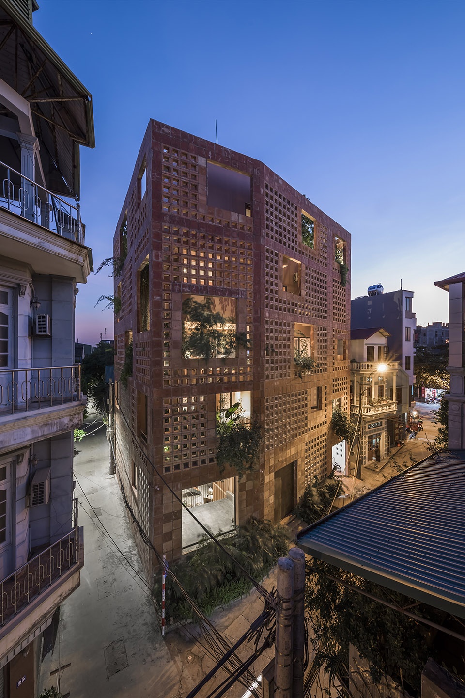 bat trang house vietnam by vtn architects