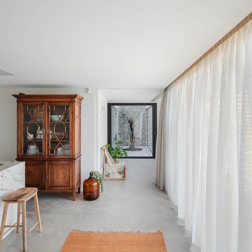 casa da marginal portugal by pf architecture studio
