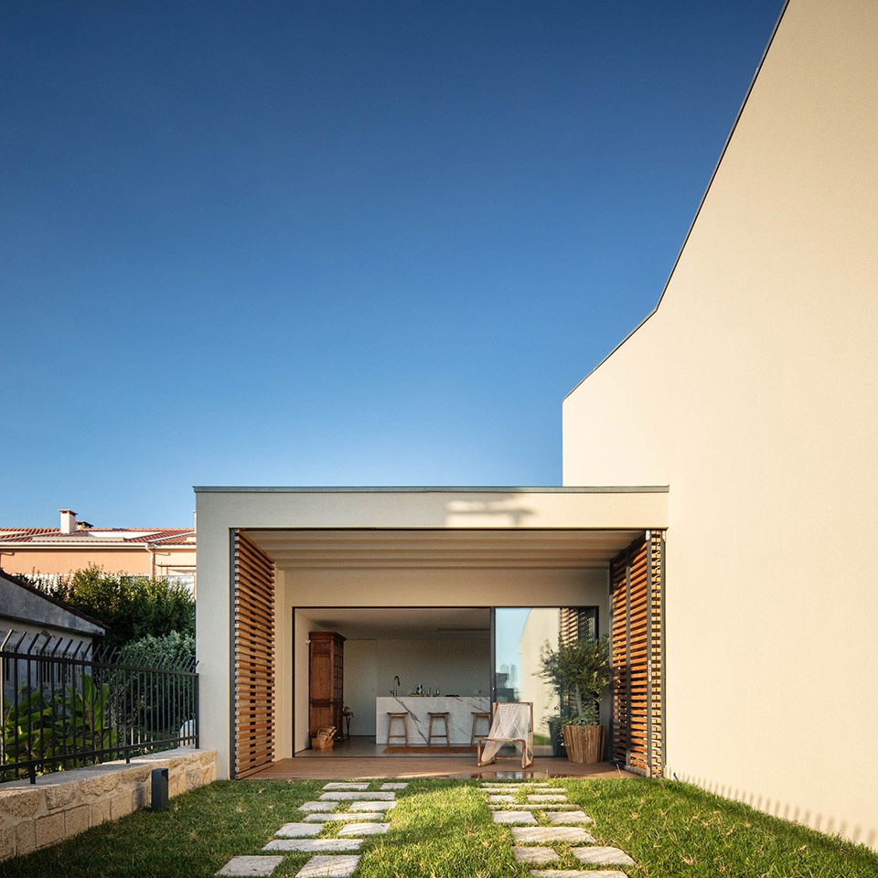 casa da marginal portugal by pf architecture studio