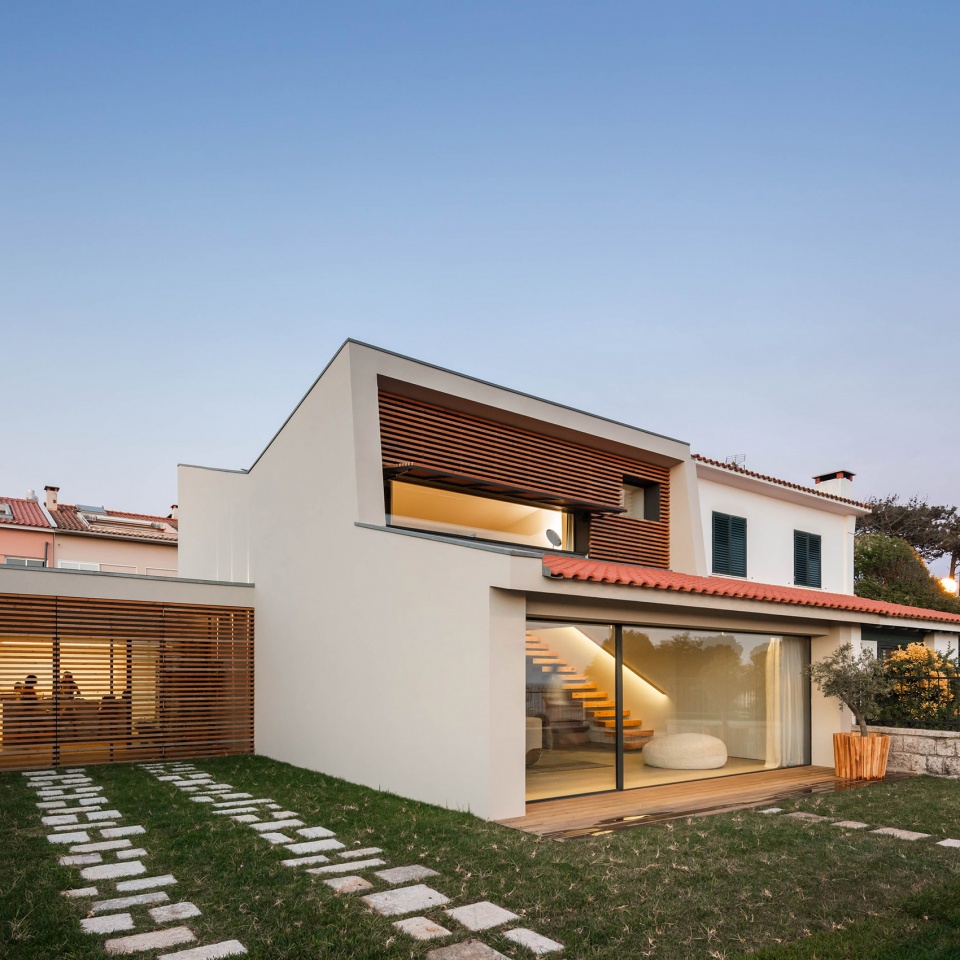 casa da marginal portugal by pf architecture studio