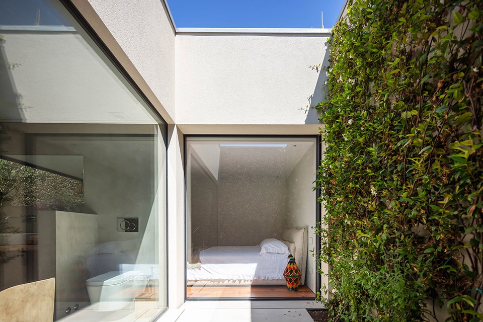 casa da marginal portugal by pf architecture studio