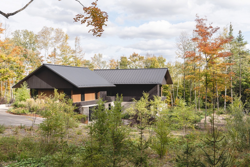 KoyaHouse by Alain Carle Architecte Inc