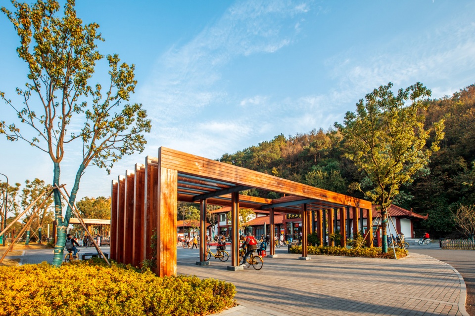 Moshan Park in Wuhan East Lake Greenway China by ATLAS