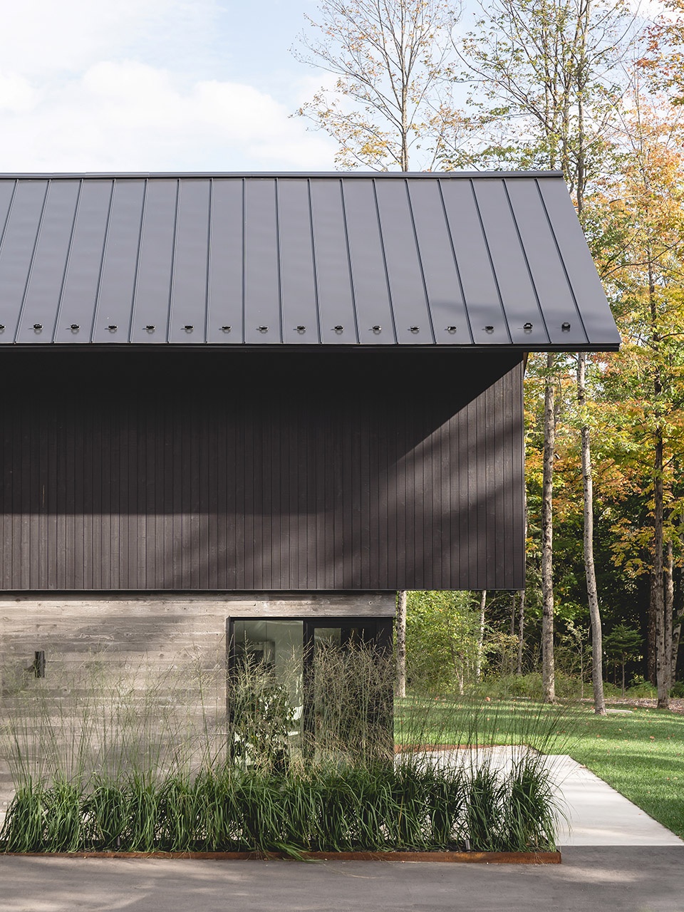 KoyaHouse by Alain Carle Architecte Inc