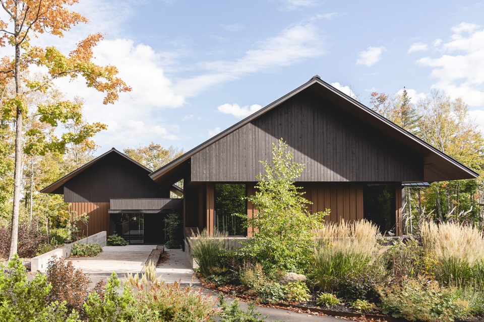 KoyaHouse by Alain Carle Architecte Inc