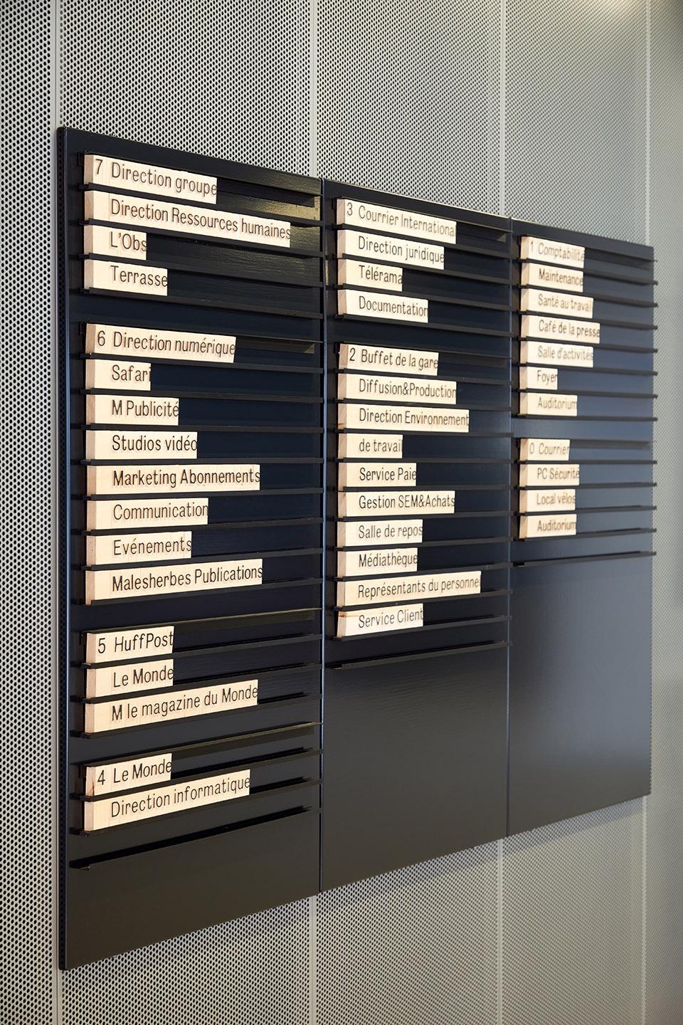 le monde group hq wayfinding snohetta