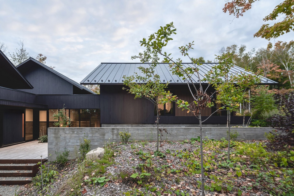 KoyaHouse by Alain Carle Architecte Inc