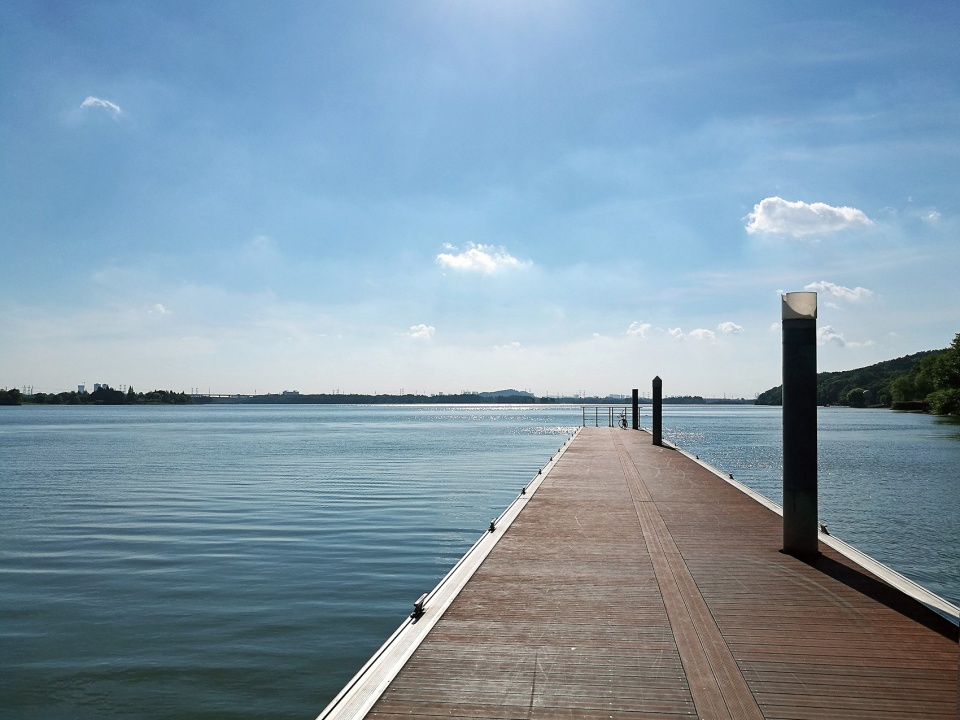 Moshan Park in Wuhan East Lake Greenway China by ATLAS