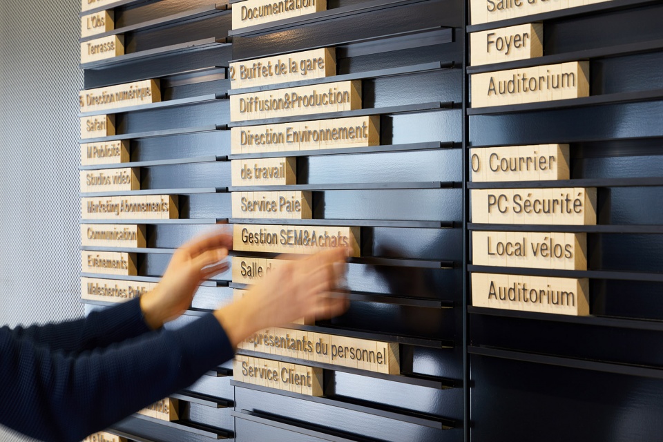 le monde group hq wayfinding snohetta