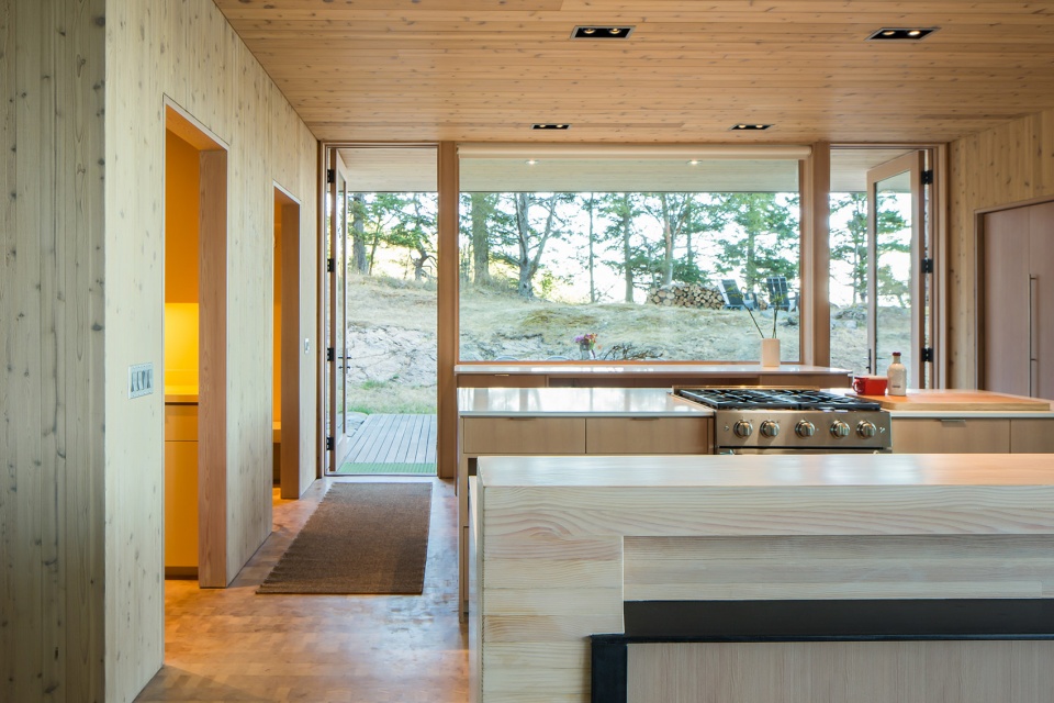 lone madrone by heliotrope architects
