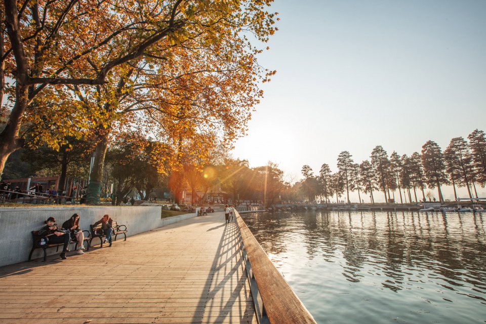 Moshan Park in Wuhan East Lake Greenway China by ATLAS