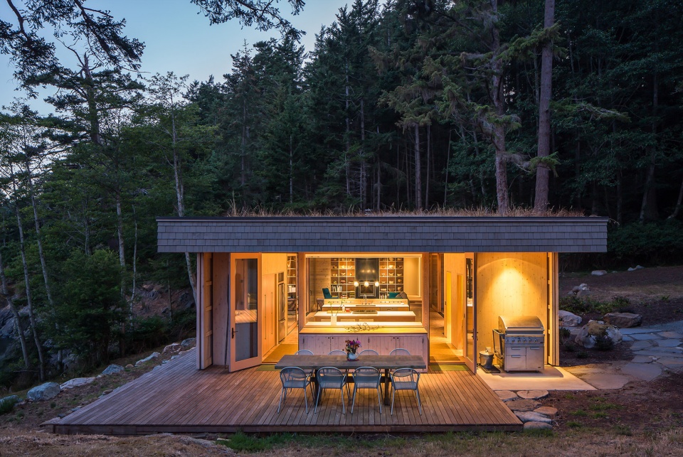 lone madrone by heliotrope architects