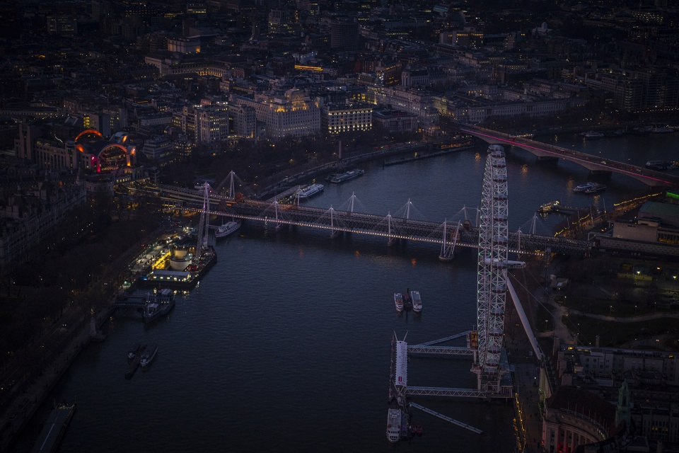 Golden Jubilee Footbridges Illuminated River © Jason Hawkes