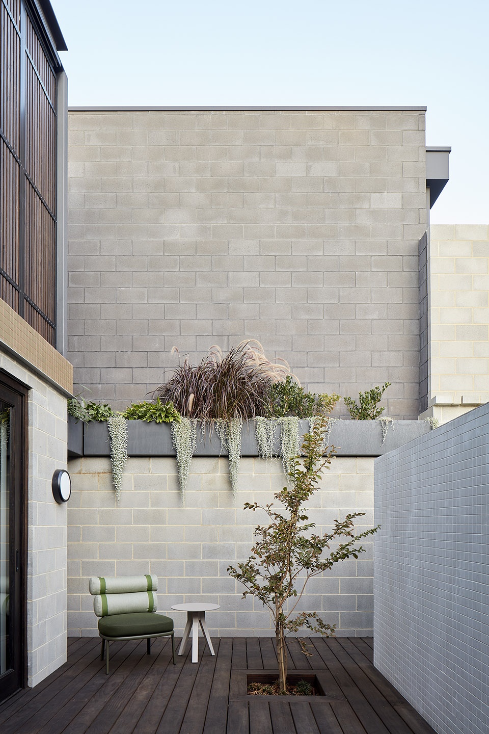 shutter house by mobilia state of kin