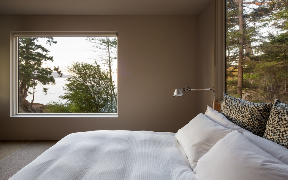 lone madrone by heliotrope architects