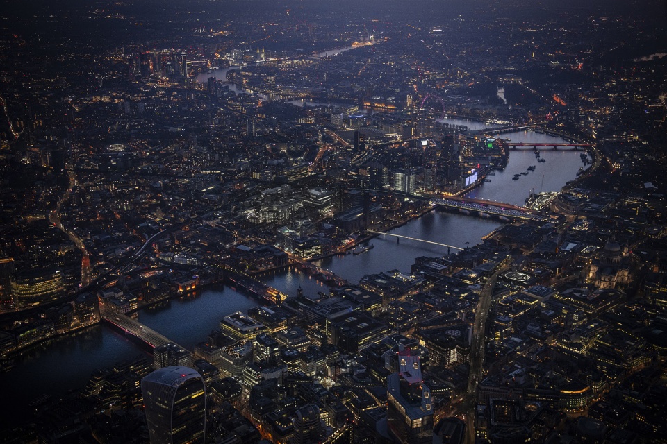 London to Lambeth Bridges Illuminated River © Jason Hawkes 1