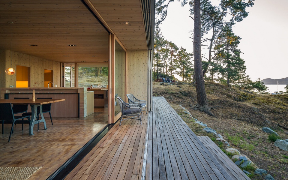 lone madrone by heliotrope architects