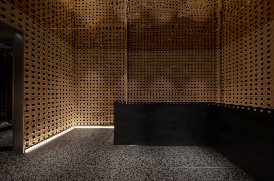 QU barbecue restaurant China by Woodo Studio