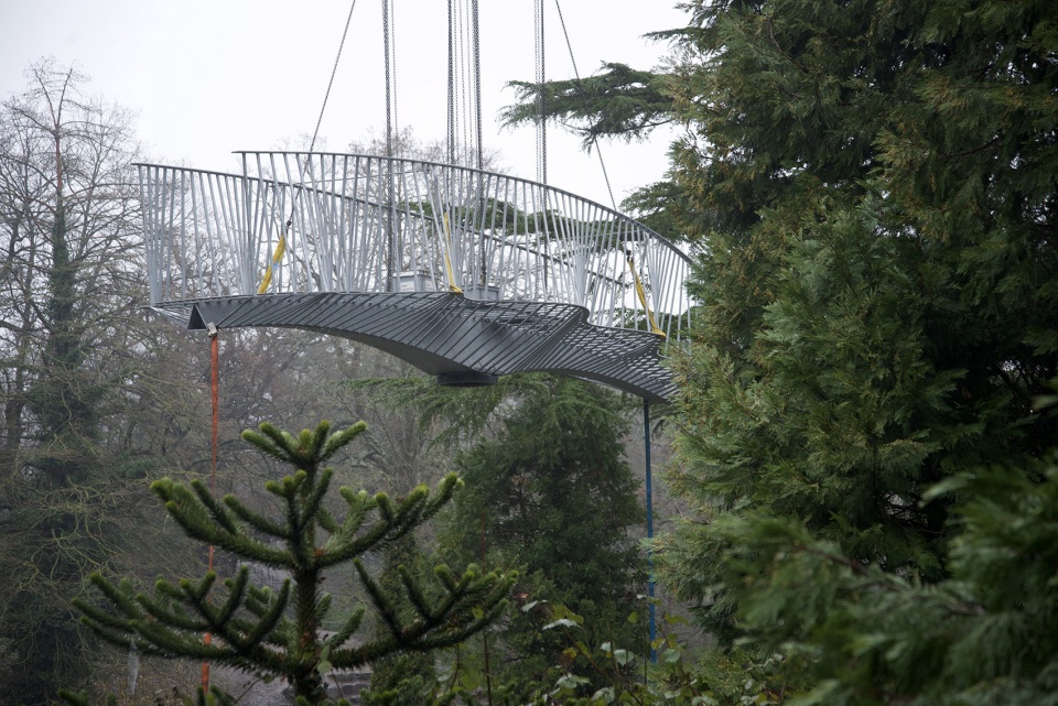 Swing Bridge by Tonkin Liu