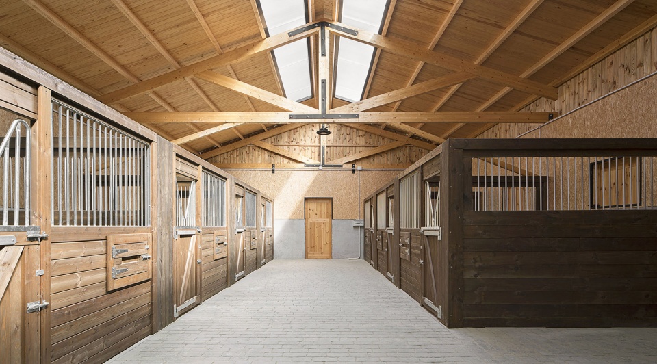hotel equino by gabarra arquitectes