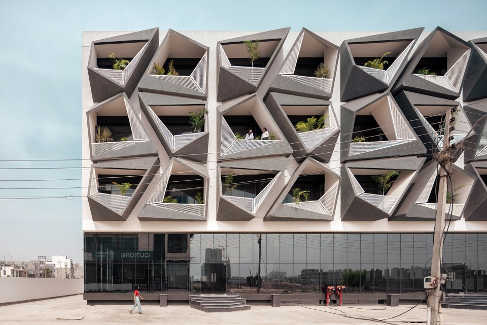 Never Never Cube by Studio Ardete