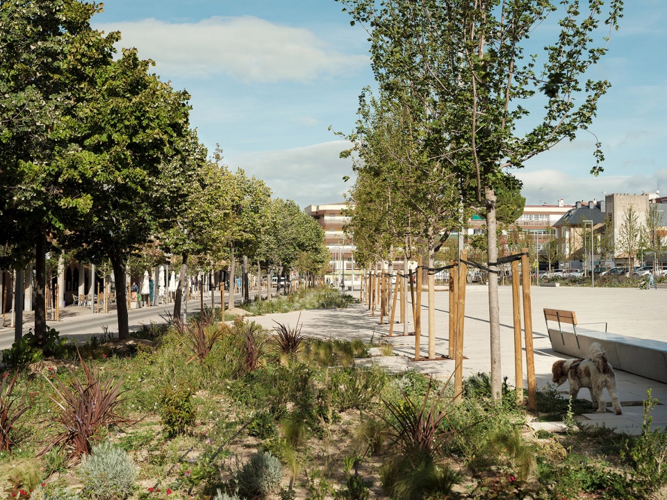 REMODELING OF BELGAS SQUARE by Contxto