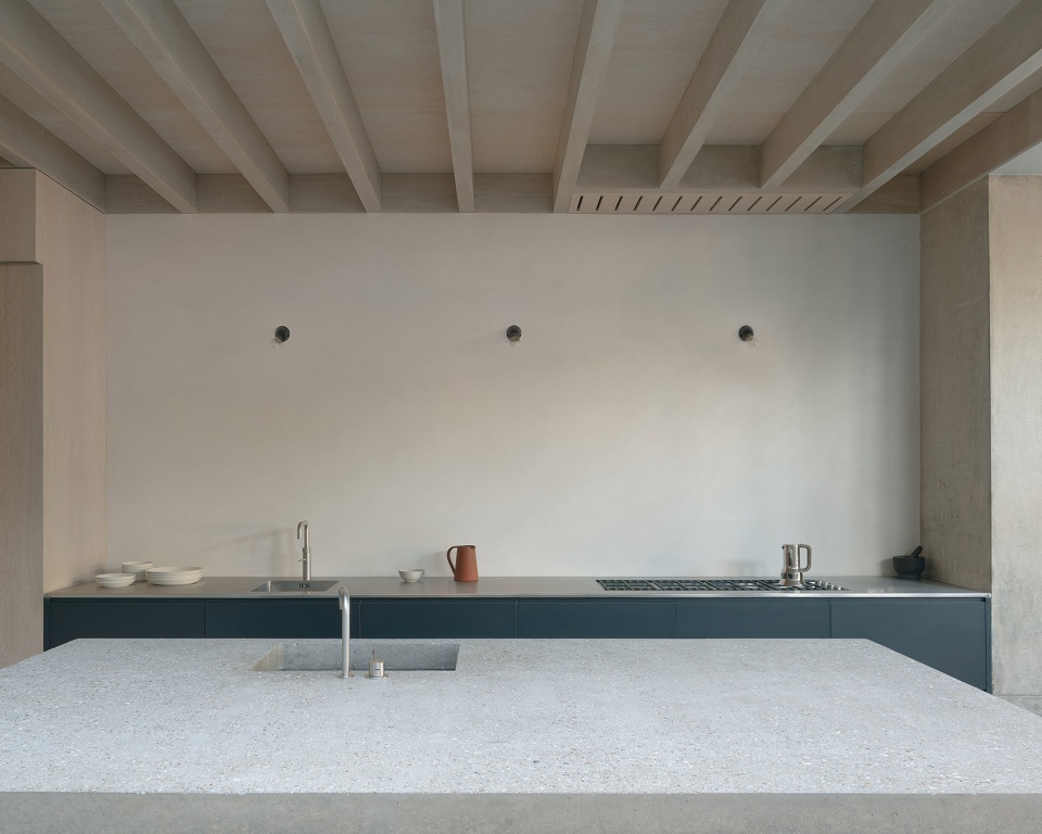 Concrete Plinth House by DGN Studio