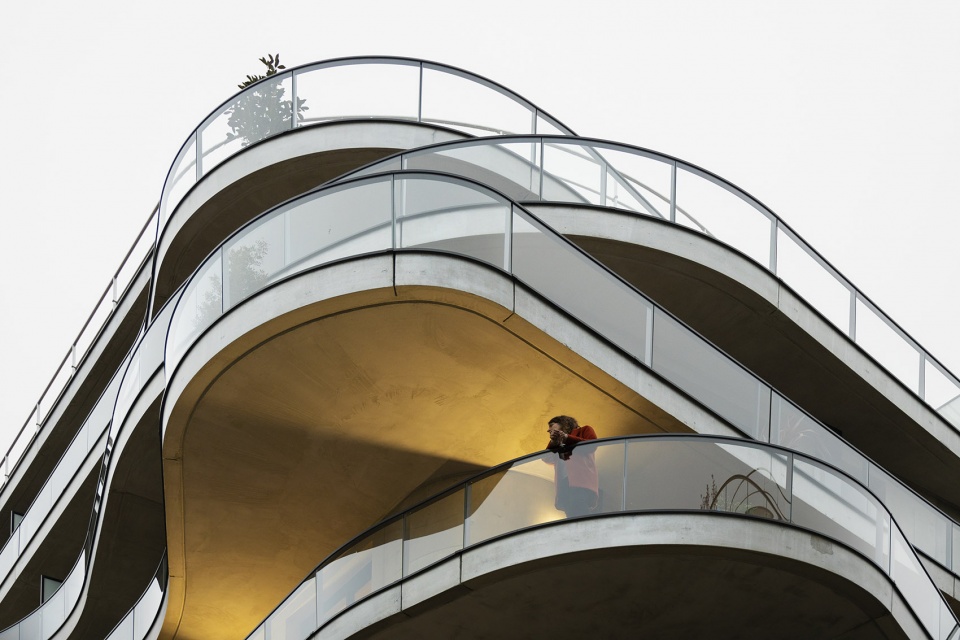 courbes residential building by christophe rousselle architecte