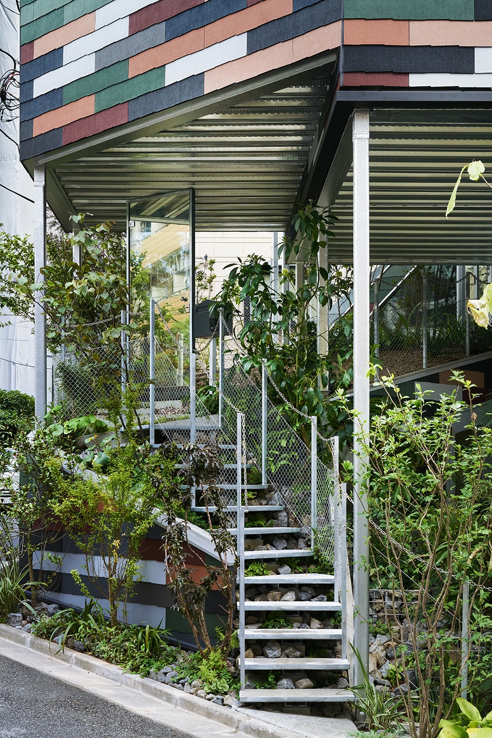 overlap house by akihisa hirata architecture office