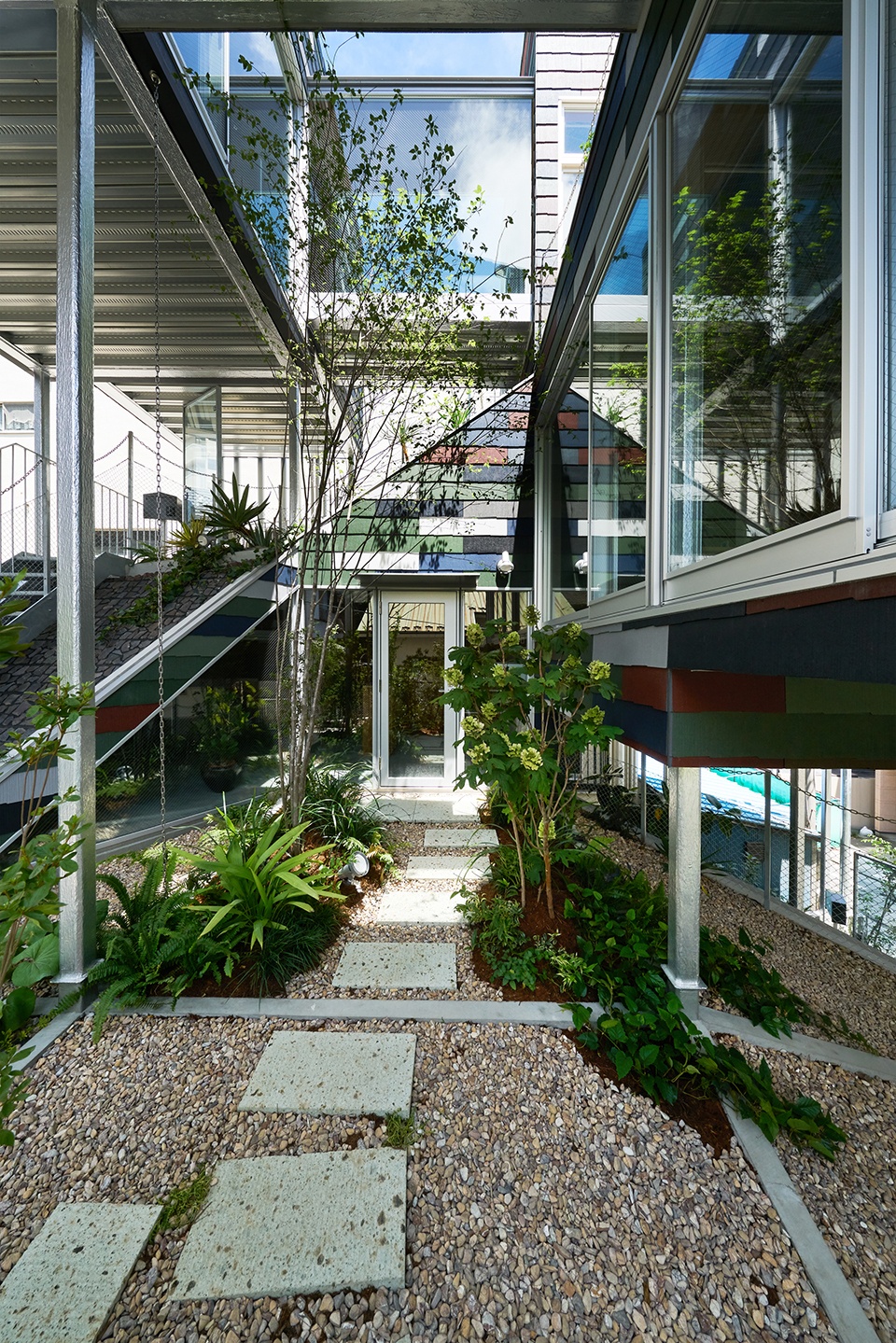 overlap house by akihisa hirata architecture office