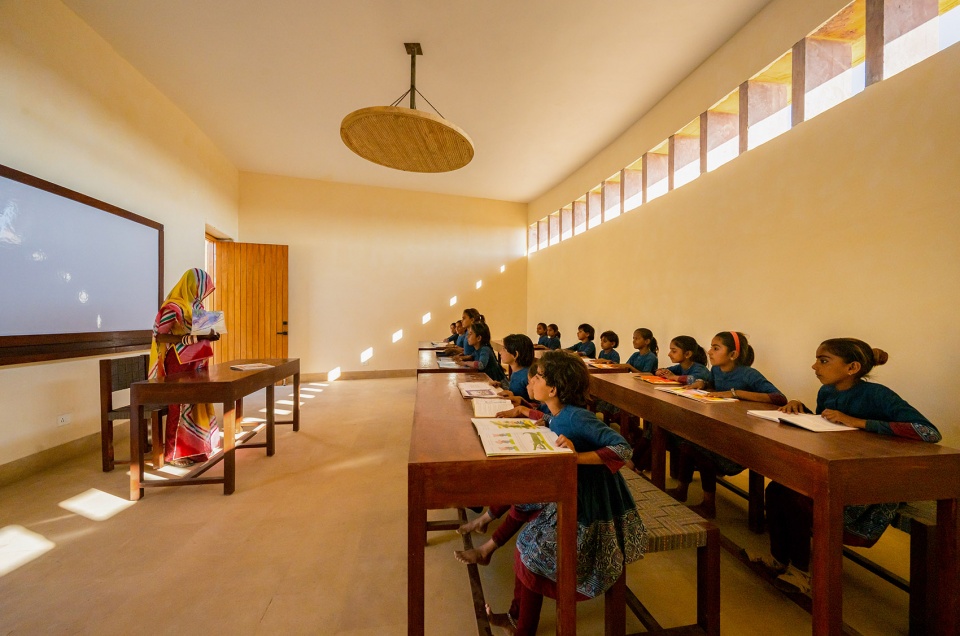 the rajkumari ratnavati girls school by diana kellogg architects