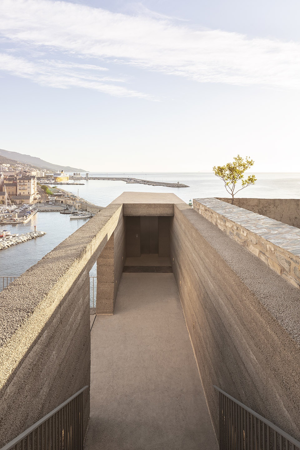 MANTINUM Buzzo Spinelli Architecture