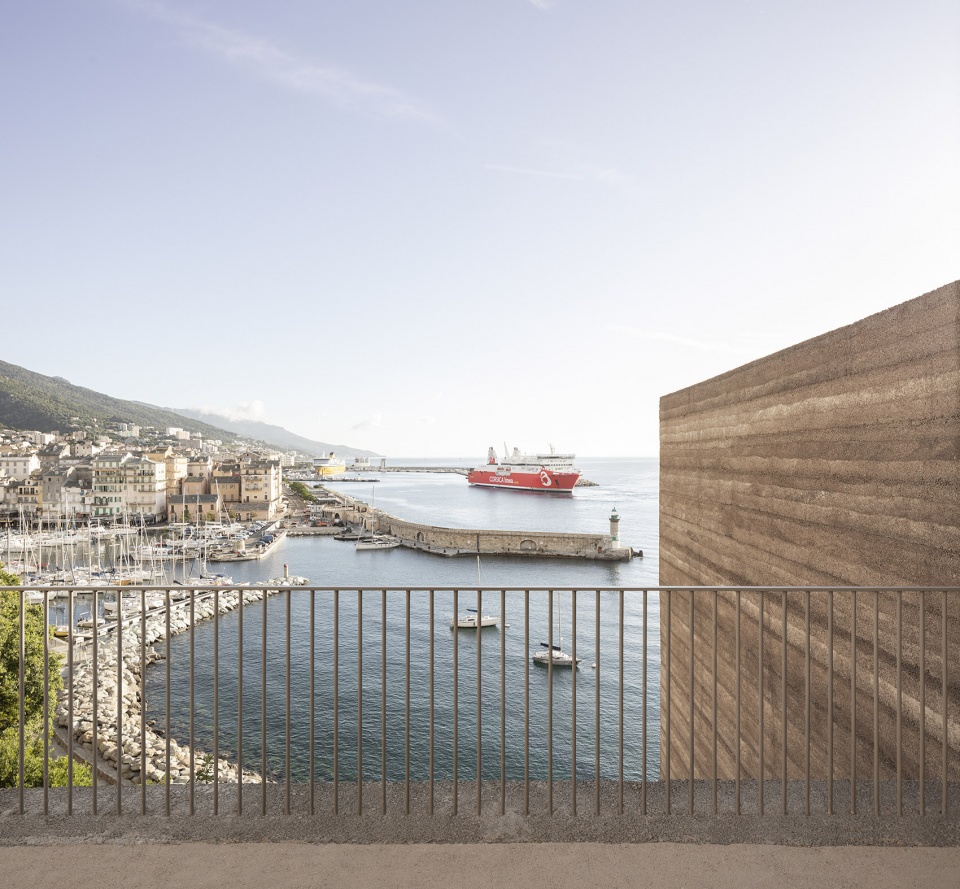 MANTINUM Buzzo Spinelli Architecture