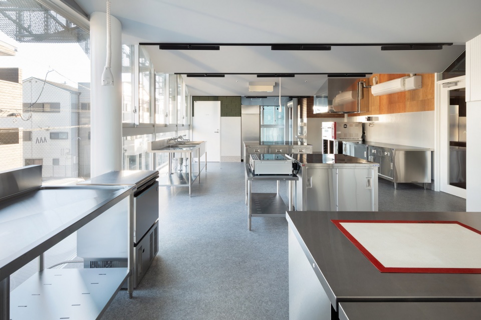 PALETTE Workspace for Continuous Employment Kosuke Bando Architects+nanometer architecture