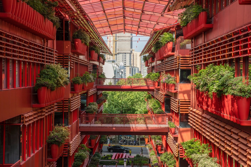 landscape architectural and living facade design for the roof by aspect studios