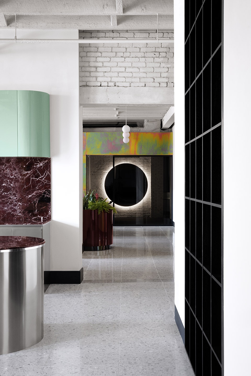 SPACIAL office space by IVY STUDIO INC