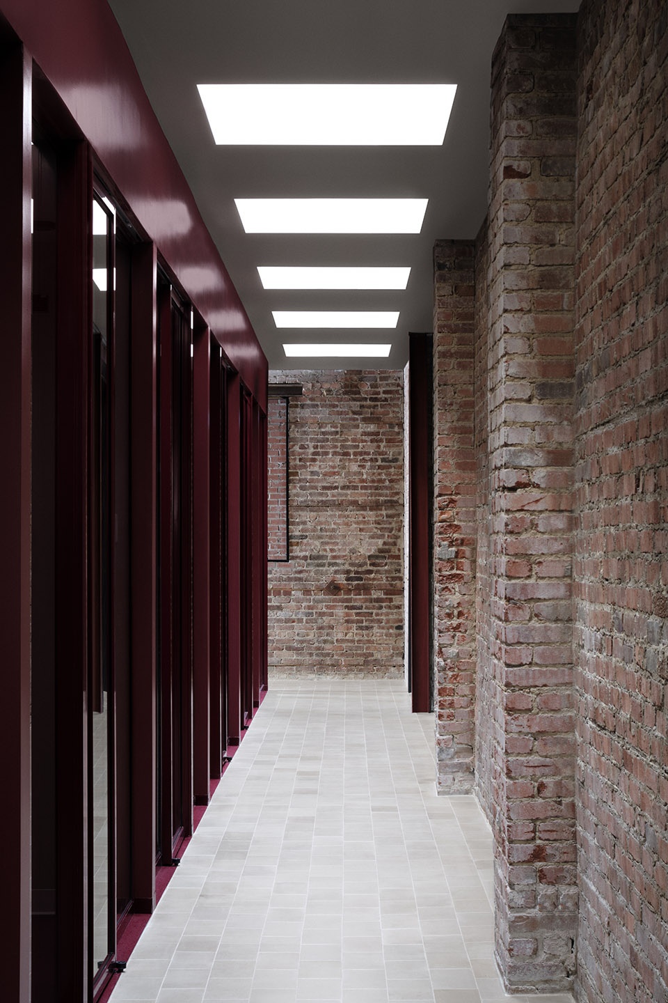 SPACIAL office space by IVY STUDIO INC