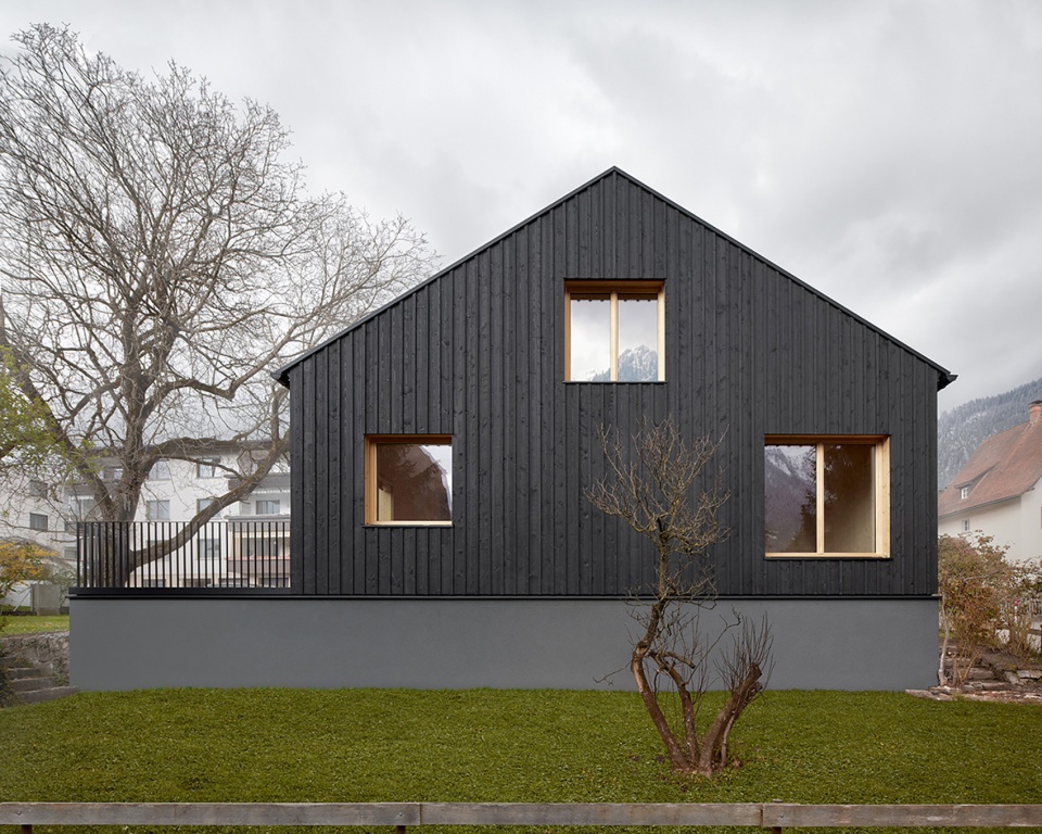 house made of spruce by mwarchitekten