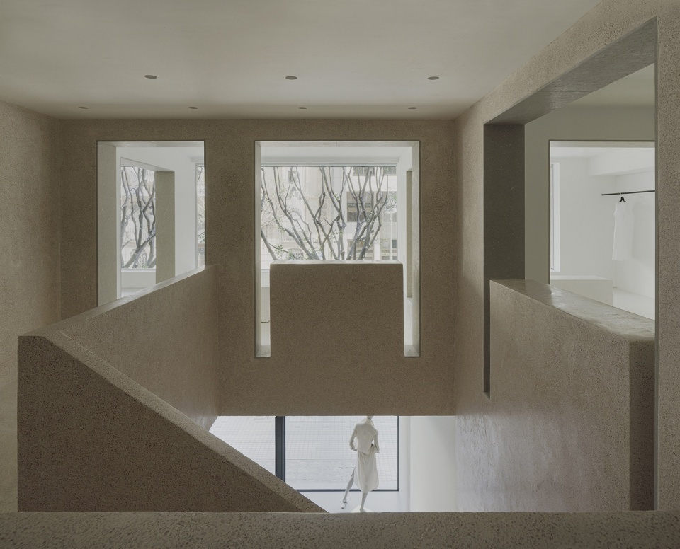 pau flagship store by estudio diir