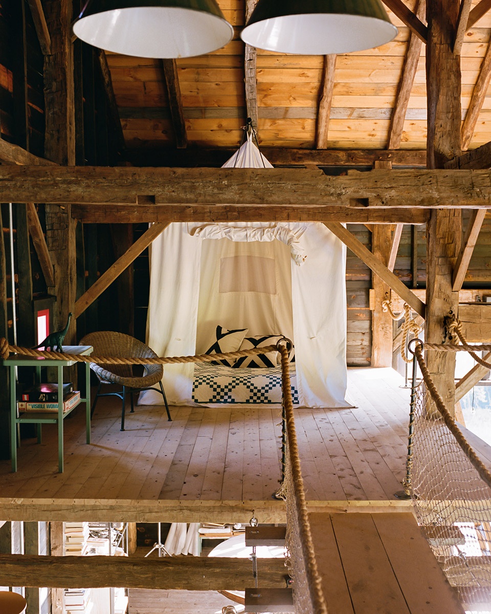Fox Hall Barn House by BarlisWedlick