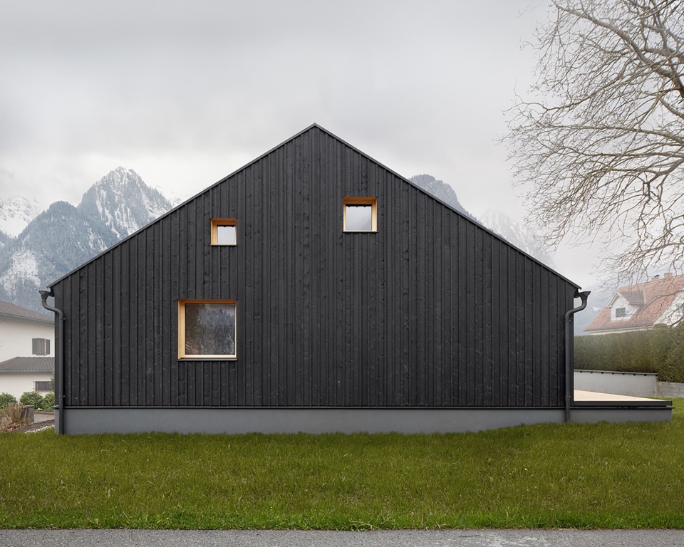 house made of spruce by mwarchitekten