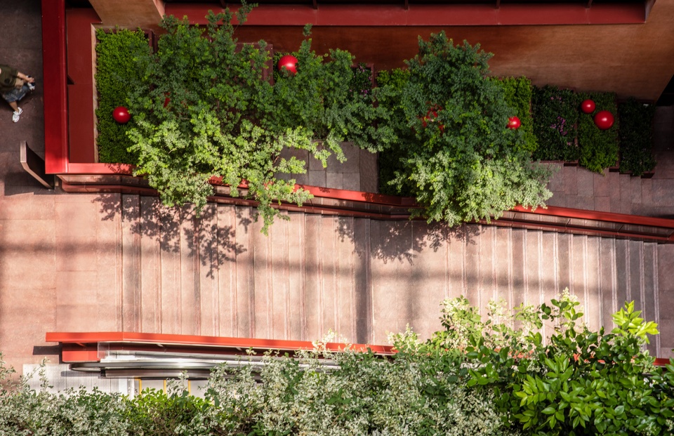 landscape architectural and living facade design for the roof by aspect studios