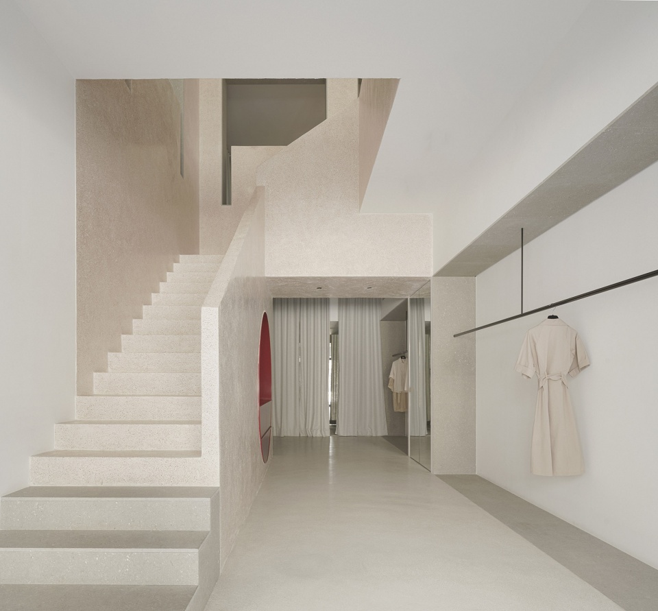 pau flagship store by estudio diir