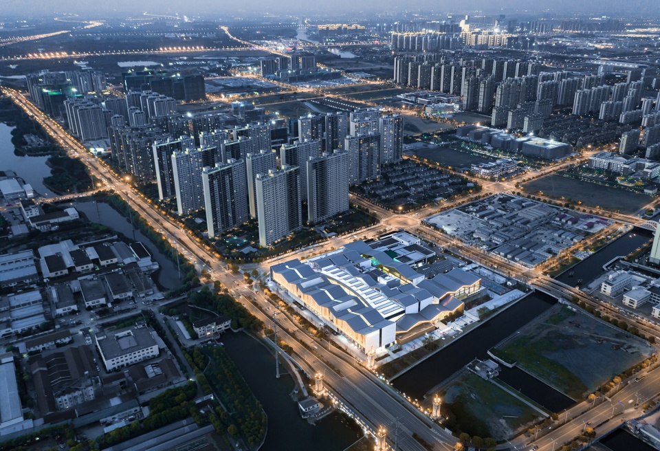 Suzhou Second Workers Cultural Palace by ARTS Group Co Ltd