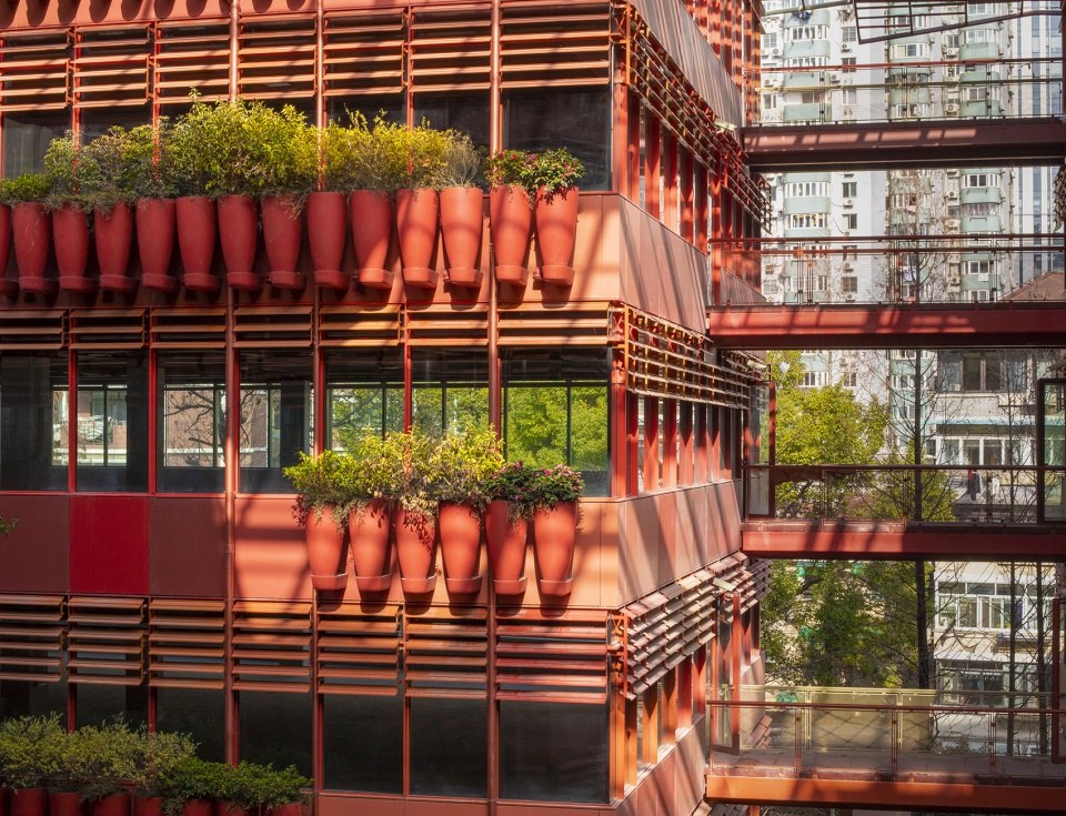 landscape architectural and living facade design for the roof by aspect studios