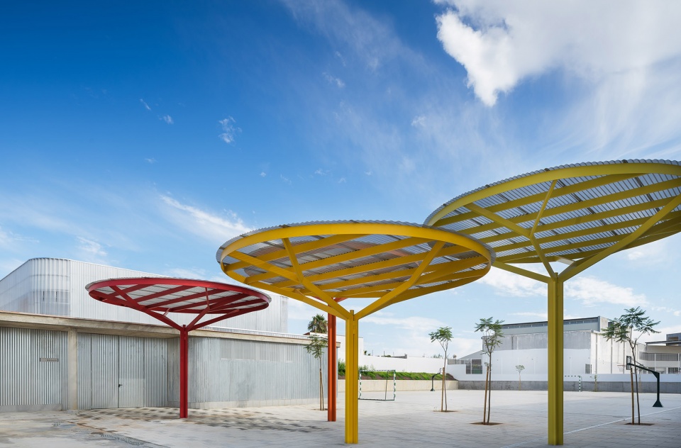eucaliptus school by gabriel verd arquitectos