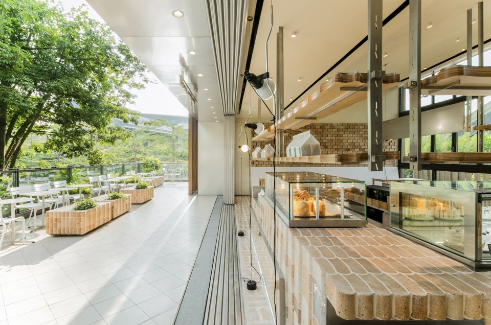 GAGA TOAST China by dongqi Design