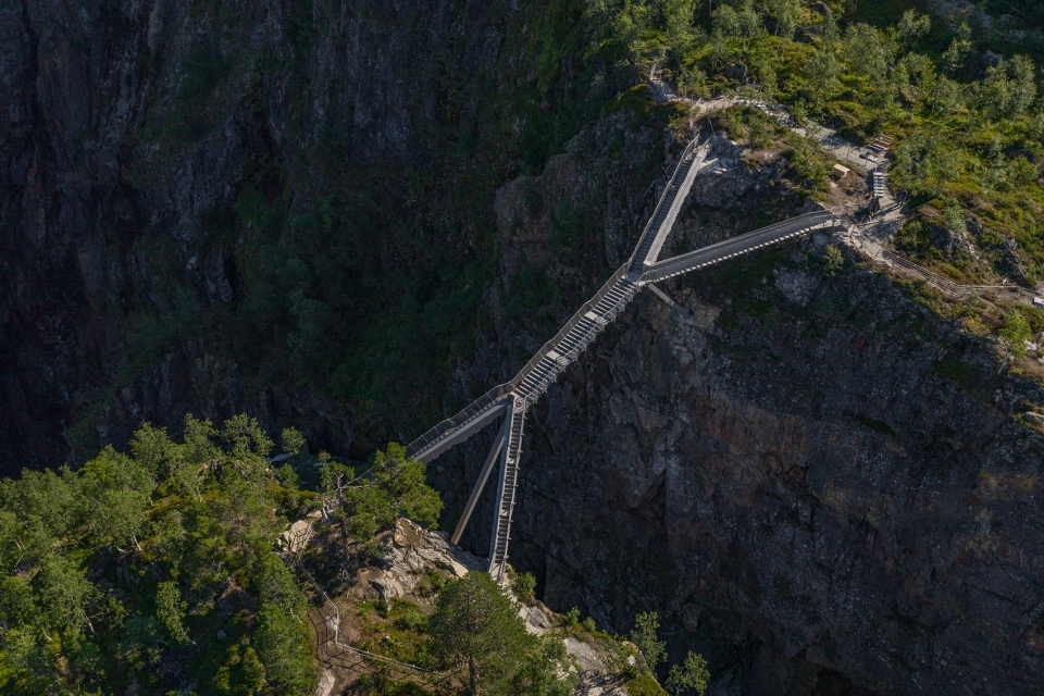 gooood archive footbridge