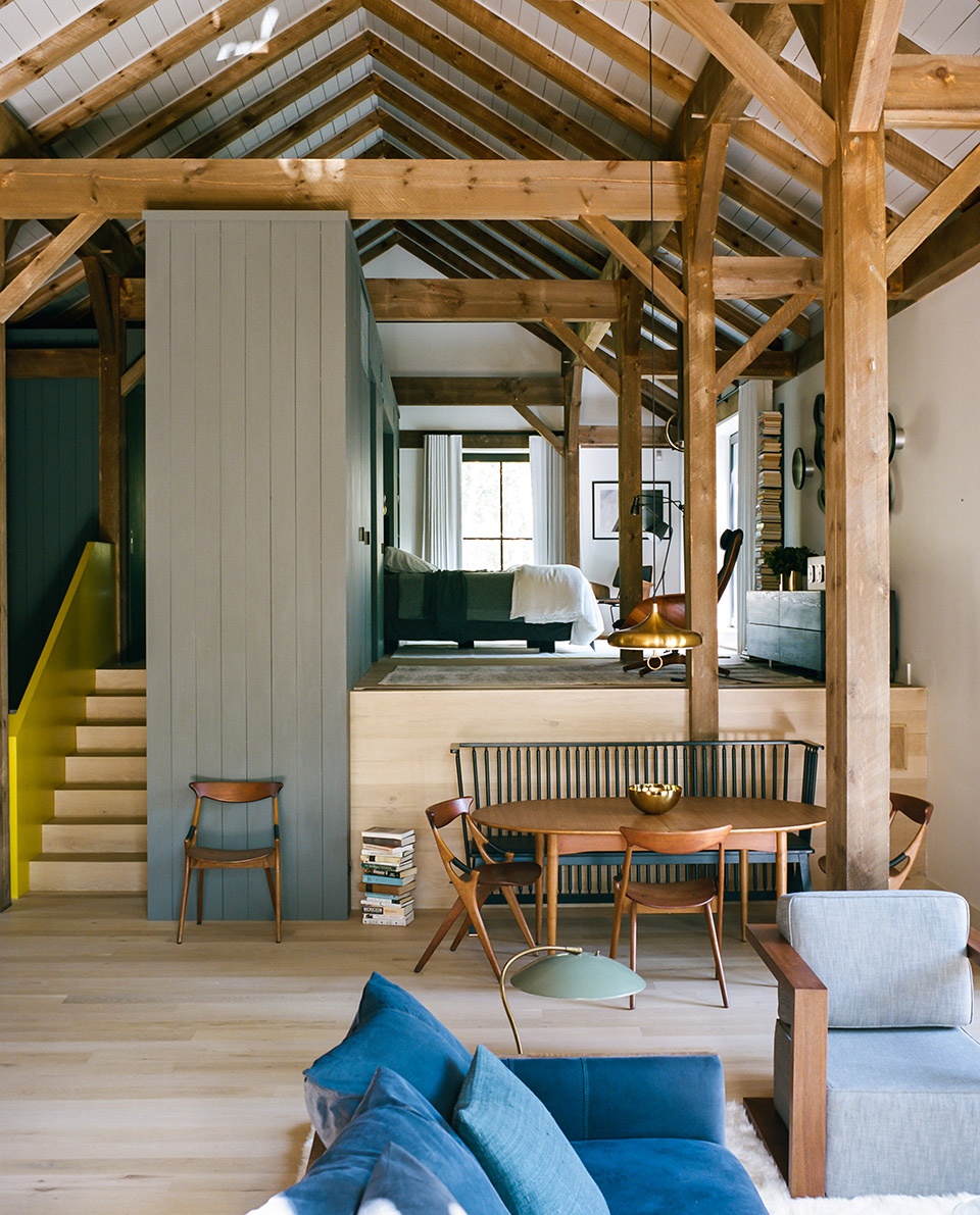 Fox Hall Barn House by BarlisWedlick